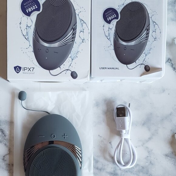 NEW Travel Portable Facial cleansing brush - Picture 3 of 7